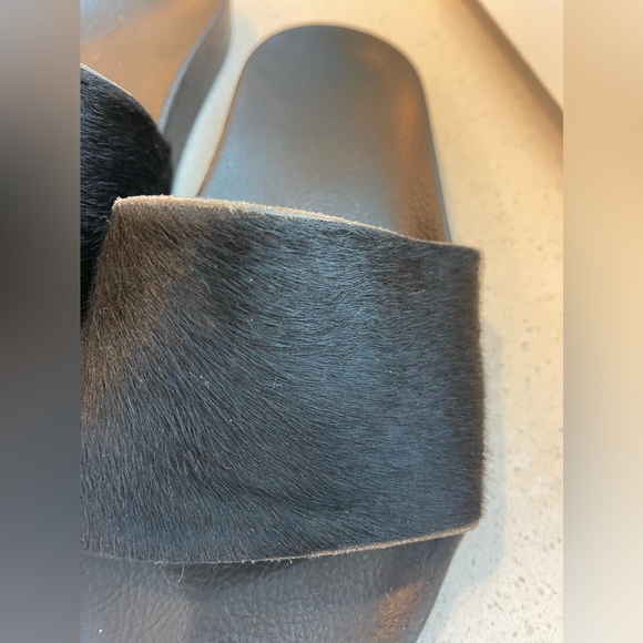 Black adidas slides - Picture 3 of 6